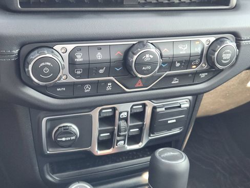 New 2026 Jeep Gladiator Sport AWD/4WD image 18