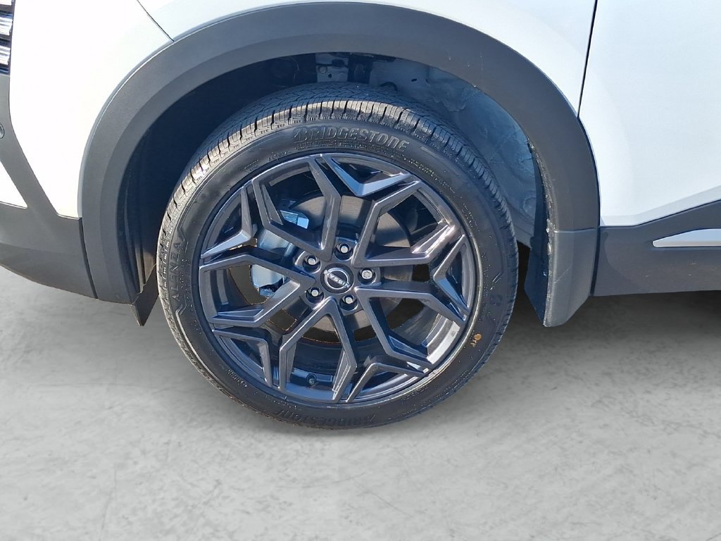 New 2027 Nissan Kicks SR w/ Cold Weather Package FWD image 24