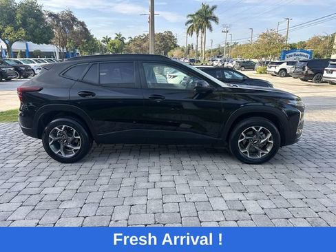 Used 2024 Chevrolet Trax LT FWD image 14