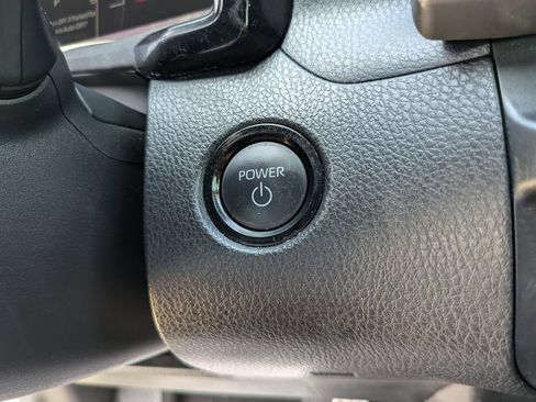 Used 2025 Toyota Camry SE FWD image 28