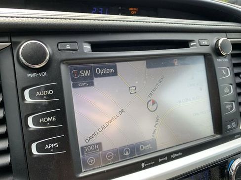 Used 2018 Toyota Highlander XLE image 23