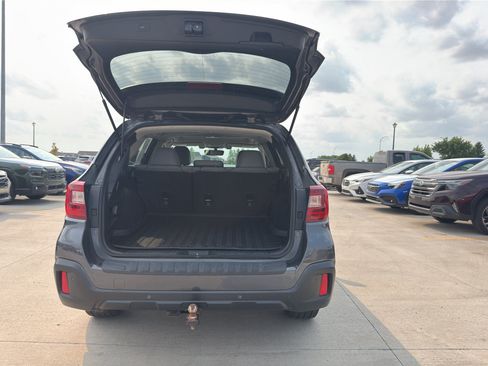 Used 2018 Subaru Outback 2.5i Limited AWD/4WD image 7