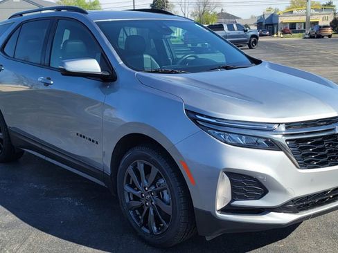 Used 2023 Chevrolet Equinox RS FWD image 2
