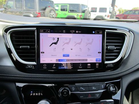 New 2026 Chrysler Pacifica Limited w/ Uconnect Theater Family Group AWD/4WD image 44