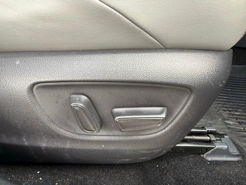 Used 2021 Toyota Venza XLE w/ Softex Package image 13