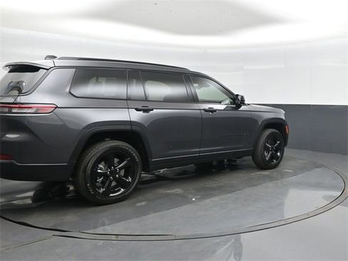 New 2025 Jeep Grand Cherokee L Altitude image 4