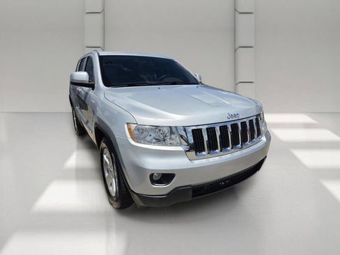 Used 2011 Jeep Grand Cherokee Laredo RWD image 3