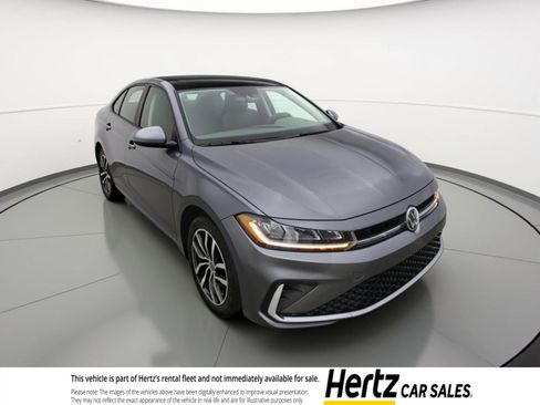 Used 2025 Volkswagen Jetta SE FWD image 1