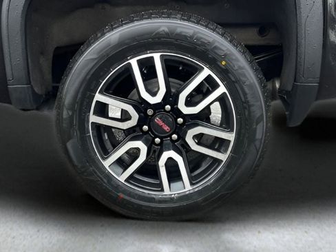 Used 2022 GMC Sierra 1500 AT4 w/ AT4 Premium Package image 10