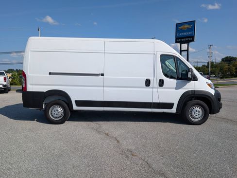 Used 2025 RAM ProMaster 2500 w/ Convenience Group FWD image 2