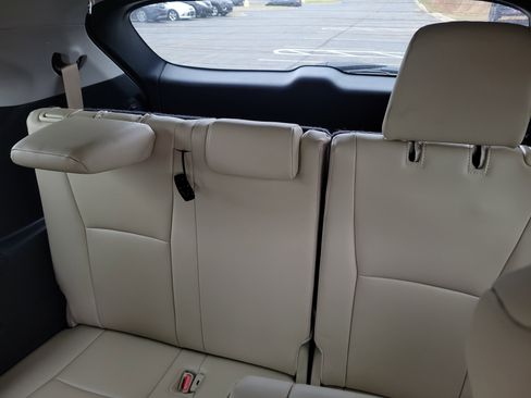 Used 2024 Toyota Highlander XLE image 13