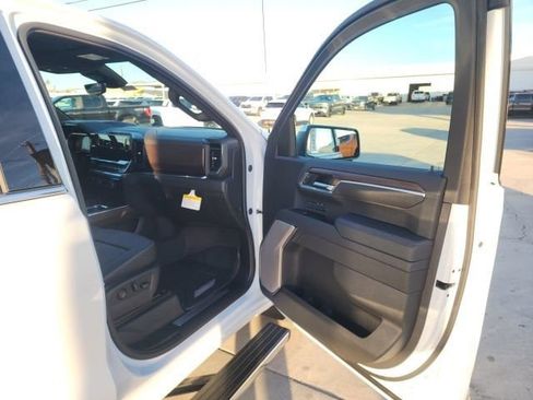New 2026 Chevrolet Silverado 1500 High Country AWD/4WD image 32
