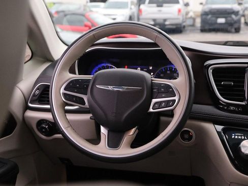 Used 2019 Chrysler Pacifica Limited w/ Tire & Wheel Group image 25