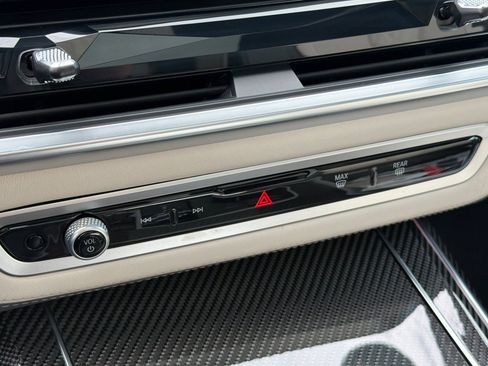 Used 2025 BMW X7 M60i image 29