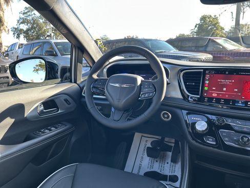 New 2026 Chrysler Pacifica Limited image 61