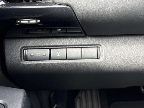 Used 2024 Nissan Pathfinder SV FWD image 18
