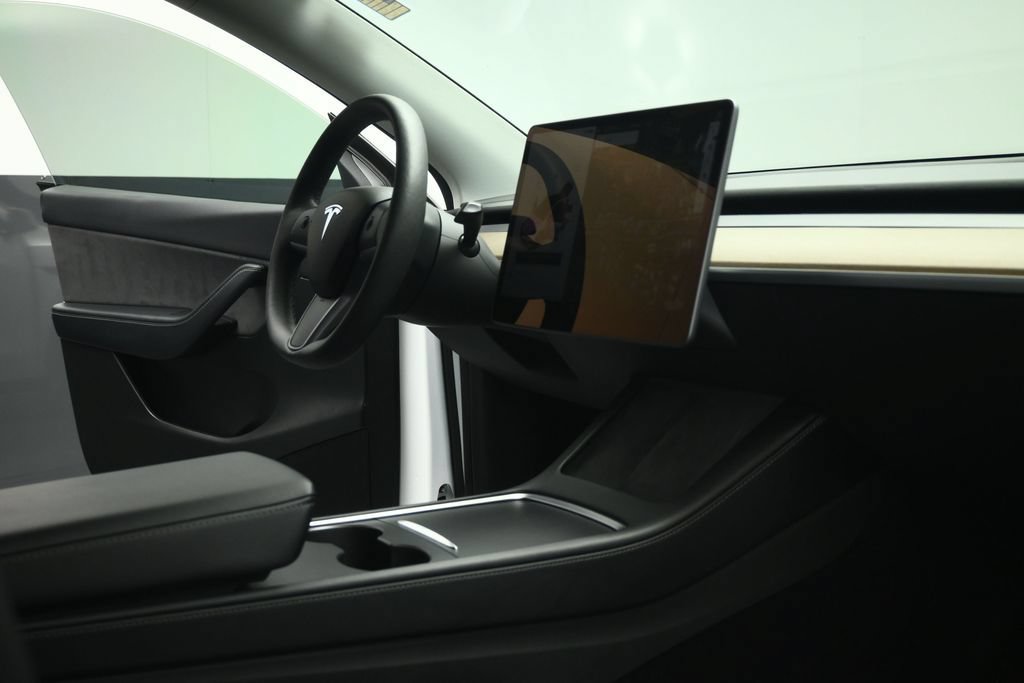 Used 2022 Tesla Model Y Long Range AWD/4WD image 56