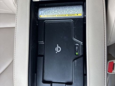 Used 2021 Toyota Highlander XLE image 27