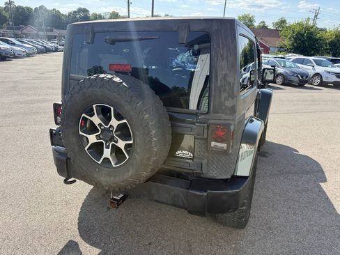 Used 2011 Jeep Wrangler Sahara w/ Dual Top Group AWD/4WD image 8
