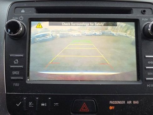 Used 2015 GMC Acadia SLE image 20