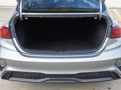Used 2022 Kia Forte LXS FWD image 9