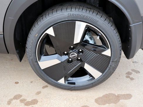 New 2025 Nissan Kicks SR FWD image 9