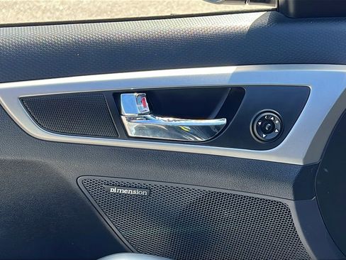 Used 2017 Hyundai Veloster Value Edition image 11