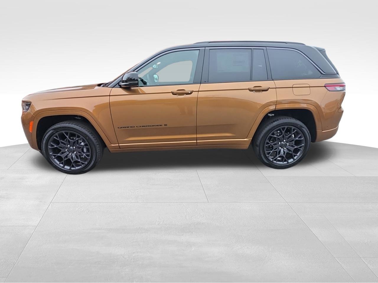 New 2027 Jeep Grand Cherokee Summit w/ Adv Protech Group IV AWD/4WD image 5