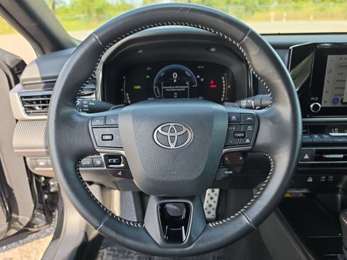 Used 2025 Toyota Camry SE FWD image 25