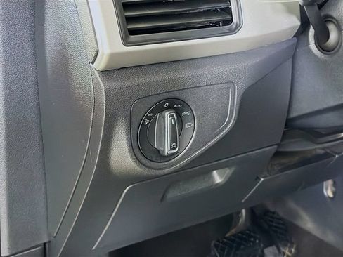 Used 2021 Volkswagen Atlas Cross Sport SE FWD image 10