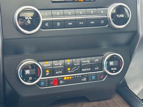 Used 2020 Ford Expedition Platinum image 47