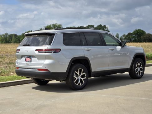 New 2025 Jeep Grand Cherokee L Limited w/ Trailer Tow Package AWD/4WD image 3