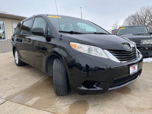 Used 2012 Toyota Sienna LE image 1