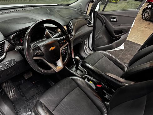 Used 2019 Chevrolet Trax LT w/ LT Convenience Package image 31