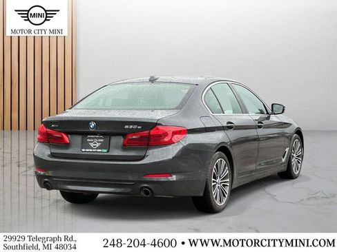 Used 2020 BMW 530e xDrive AWD/4WD image 4