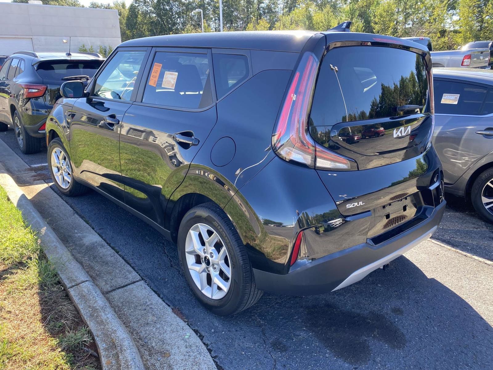 Used 2024 Kia Soul S FWD image 6