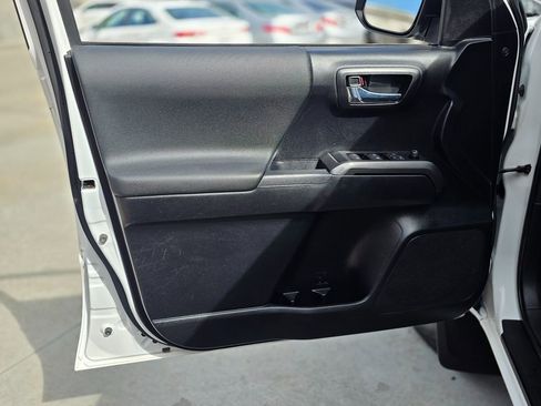 Used 2022 Toyota Tacoma TRD Off-Road w/ Technology Package image 29