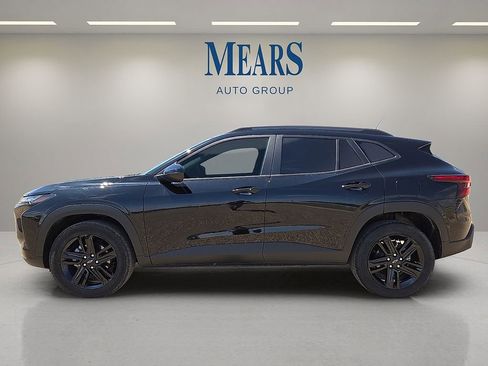 Used 2025 Chevrolet Trax ACTIV w/ Driver Confidence Package image 2