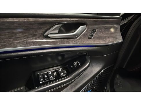 Used 2023 Jeep Grand Cherokee L Overland AWD/4WD image 10