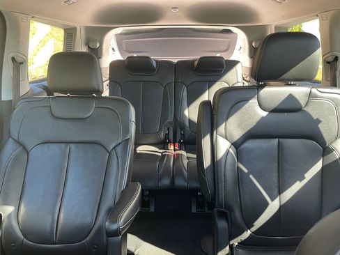 Used 2022 Jeep Grand Cherokee L Limited w/ Black Appearance Package image 17