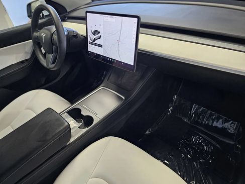 Used 2021 Tesla Model Y Long Range AWD/4WD image 5