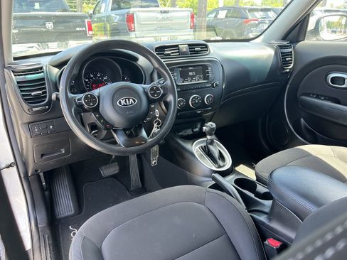 Used 2017 Kia Soul FWD image 30