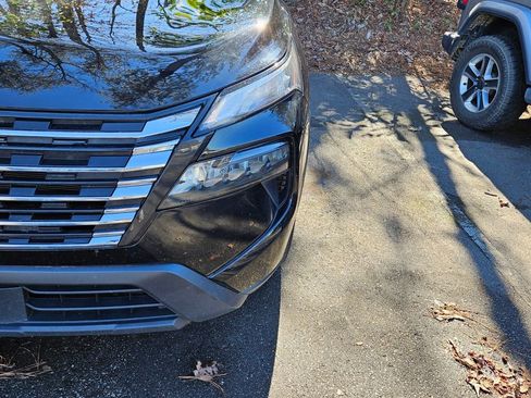 Used 2024 Nissan Rogue S image 4