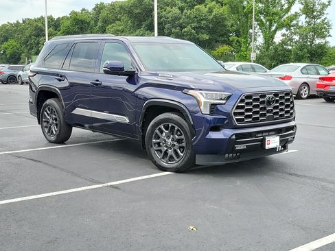 Certified 2025 Toyota Sequoia Platinum AWD/4WD image 2
