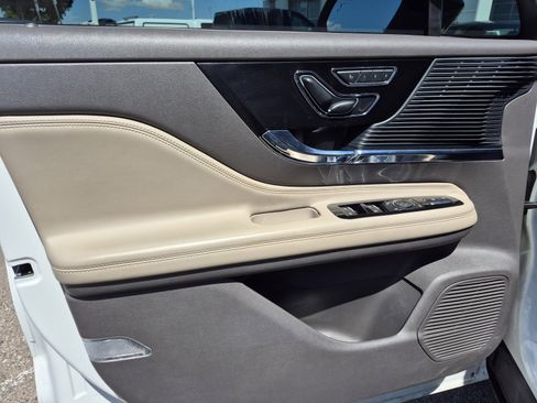 Used 2021 Lincoln Corsair FWD image 14
