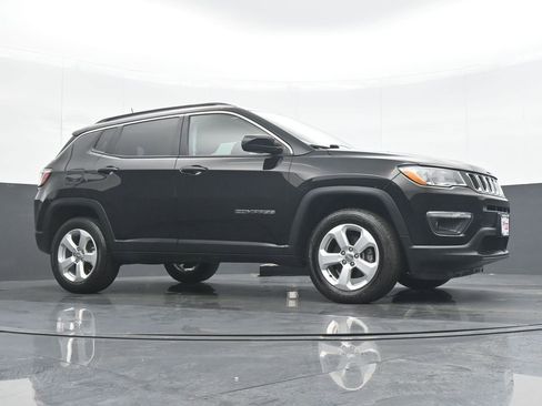 Used 2019 Jeep Compass Latitude AWD/4WD image 32