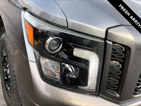 Used 2018 Nissan Titan SV w/ SV Convenience Package image 29