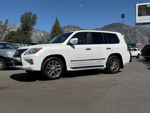 Used 2013 Lexus LX 570 4WD w/ Luxury Pkg image 3