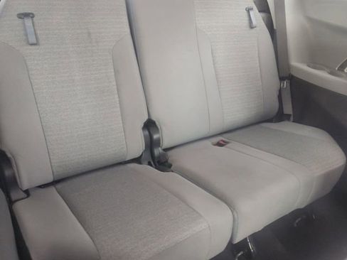 Certified 2023 Toyota Sienna LE image 24