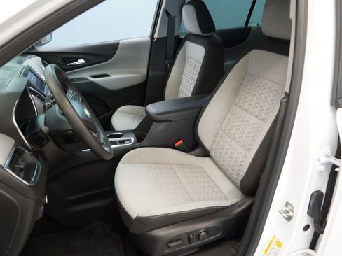 Certified 2023 Chevrolet Equinox LS w/ LS Convenience Package FWD image 3